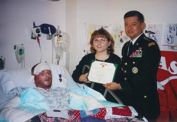 브라이언 버드웰(Brian Birdwell)은 화염 속에서 살아나 39차례의 수술을 받고 3개월 만에 회복되었다. 출처:https://www.kxxv.com/news/