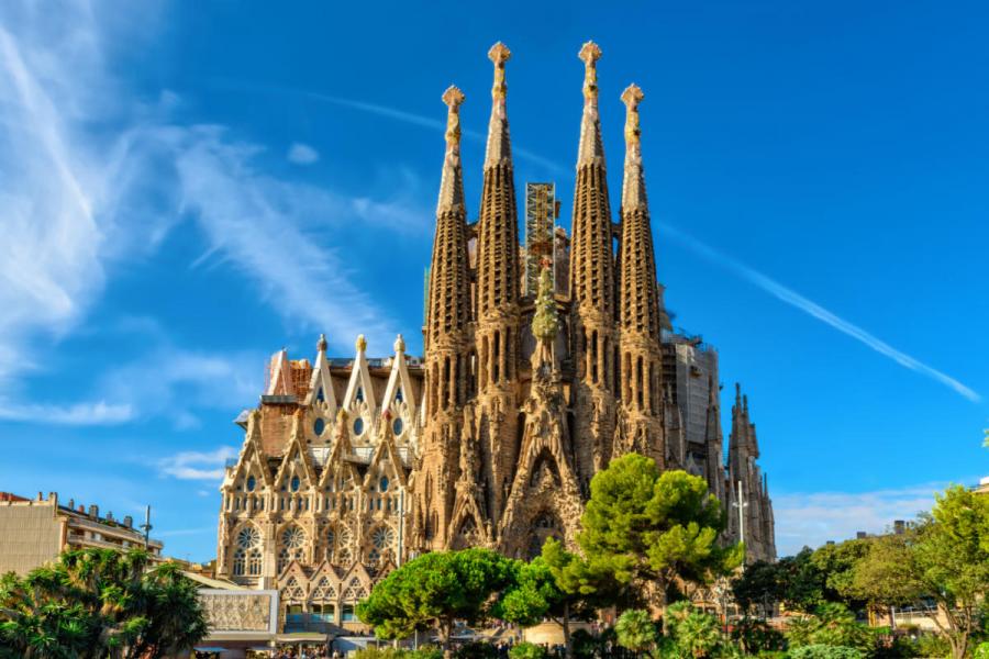 cathedrals-Sagrada-Familia-Barcelona