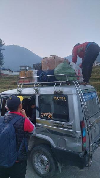 이런 짚차가 산악마을을 오가는 주요 교통수단입니다