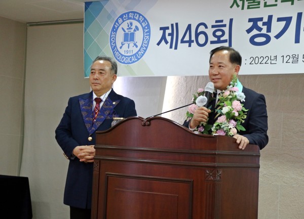 제46회 신임회장 최원영 목사 인사. 수석부회장 황영복목사(왼쪽)