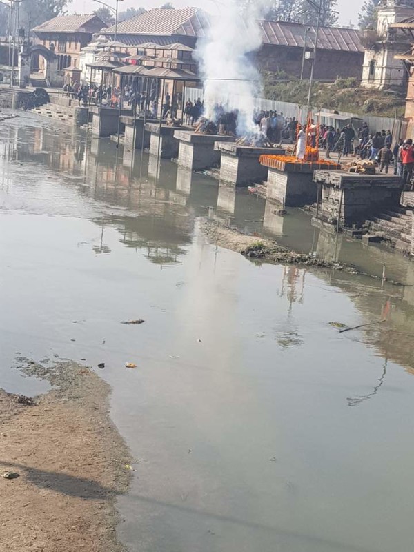 유네스코 문화유산으로 등재되어 있는 Pashupatinath Temple의 화장터모습입니다