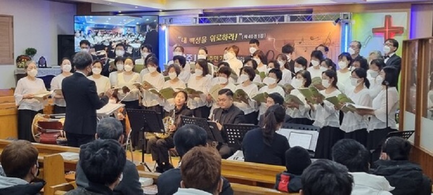 밀알선교합창단(지휘자 이정창 장로)은 희생과 열정으로 ‘최고의 하나님께 최고의 찬양을’ 드리고 있는 초교파 찬양 선교단체다.