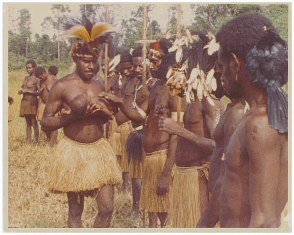 평화의 아기(Peace Child) 리처드슨은 이 개념을 구속적 유추로 받아들인다. 그는 예수 그리스도를 완전한 평화의 자녀로 부른다. 그는 하나님의 평화의 자녀를 받아들이는 사람은 다시는 인간의 평화의 자녀를 바칠 필요가 없다고 설명한다. 출처, https://straightfrompastor.blogspot.com/