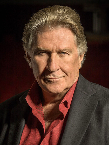 쉐릴 밀른스(Sherrill Milnes, 1935~ )는 농부의 아들로 태어나 대학 시절에 학비를 벌기 위해 밴드에서 베이스를 연주하고 졸업 후에 합창단과 순회 오페라단에서 노래한다. 1964년, 뉴욕 시티 센터 오페라와 계약하며 오디션에 합격하여 65년부터 메트로폴리탄 오페라 극장에서 노래하게 된다. 오페라 ≪파우스트≫의 발랑탱 역으로 두각을 나타내 메트로폴리탄의 대표적인 바리톤이 되었다. 출처, [최신 클래식 연주가 사전, 삼호뮤직, 1994]