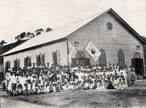 원산부흥운동의 산실이라고 할 수 있는 원산중앙교회, 평양 대부흥 운동은 1903년 원산에서 시작되고, 1907년 평양에서 절정을 이룬 “한국의 오순절”이라고 불리는 한국 교회사상 가장 중요한 부흥운동이다. 초기에는 선교사 하디(R. A. Hardie)에 의해서 시작되었지만 나중에는 한국인 길선주가 주도하여 전국적으로 진행되었다. 출처, [평양대부흥 www.1907revival.com/]