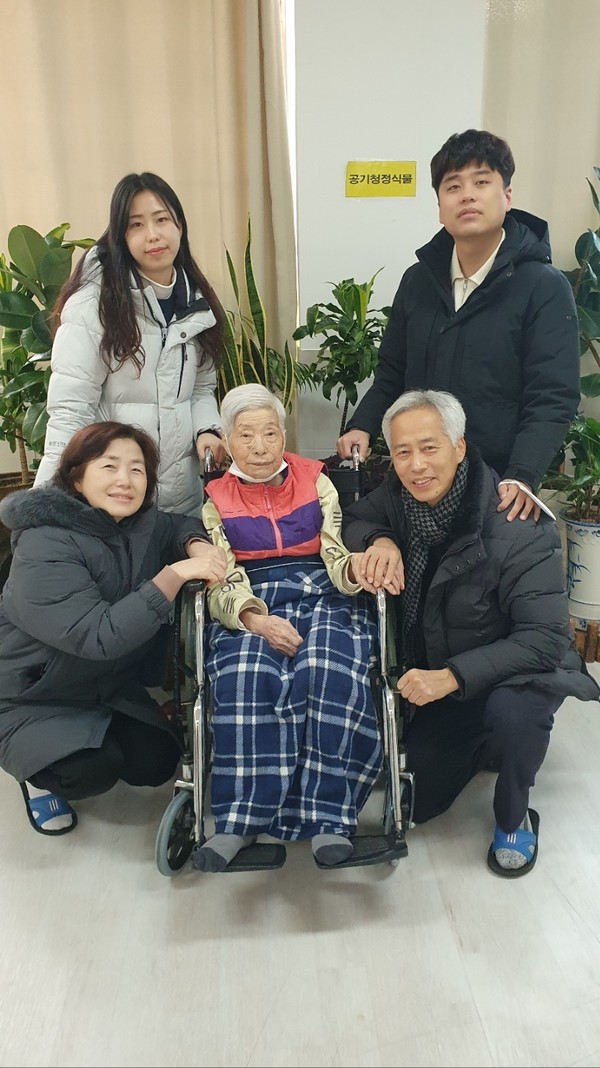 이명재목사_어머니와 사모님, 자녀_정수와 단비