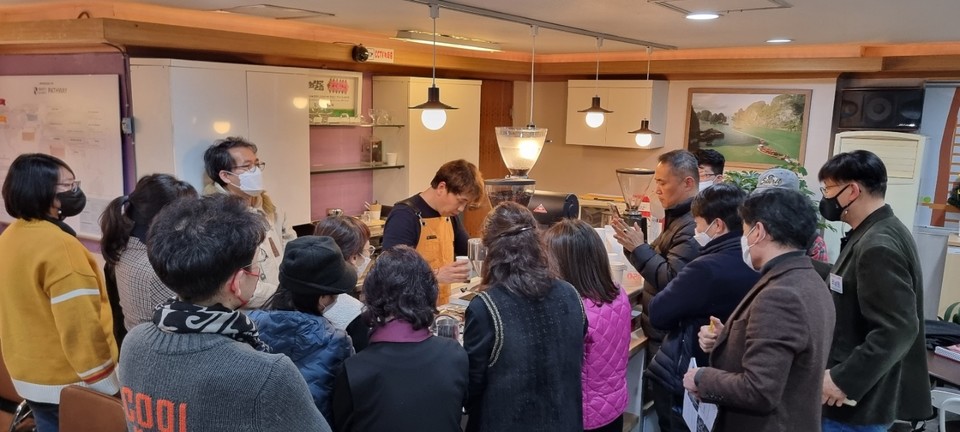 이번 교육은 코로나와 경기침체로 위축된 지역교회가 커피를 매개체로 건강한 소통의 장을 마련하기 위해 기획되었다.