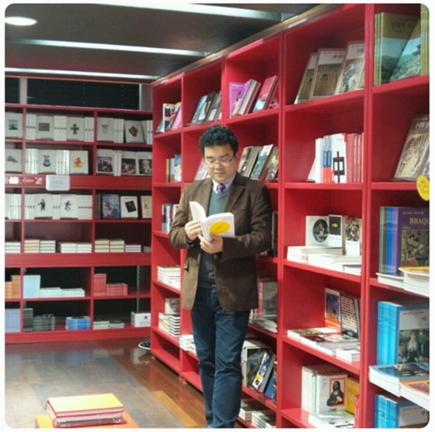 평소 독서를 즐기는 이준호 소장