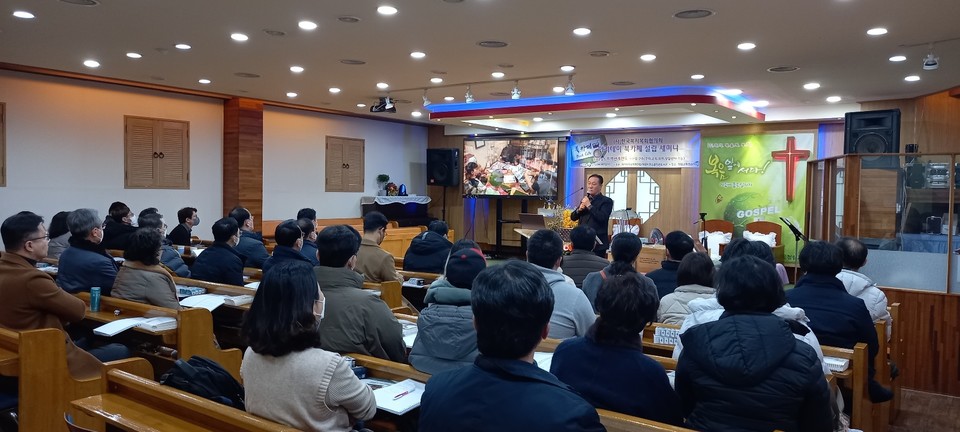 21일 북카페 '작은도서관' 세미나에는 서울 경기 및 충청도과 전라도 각 지역에서 관심을 갖고 참여했다.