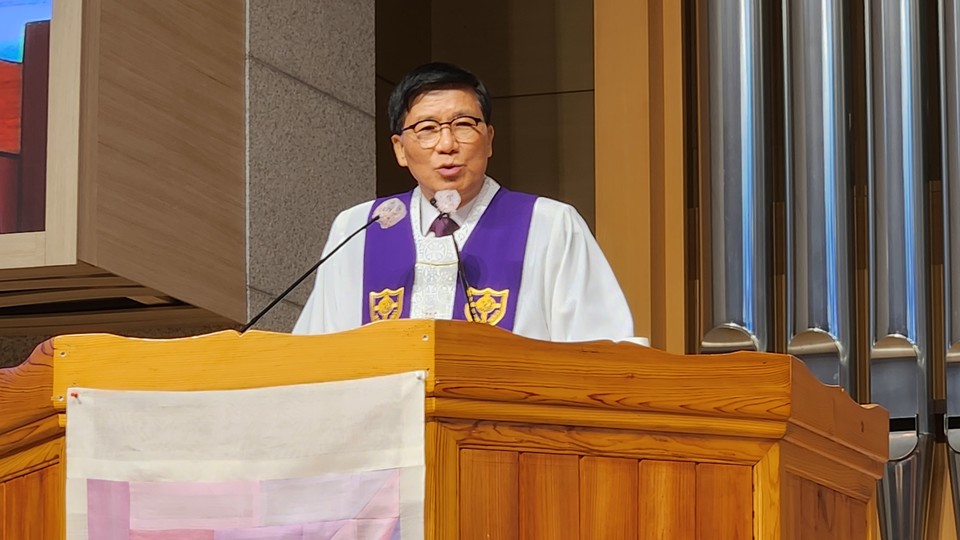 양기성 목사는 "하나님과 함께 이웃과 함께"라는 제목의 설교로 감신대 학생들에게 큰 감동을 남겼다