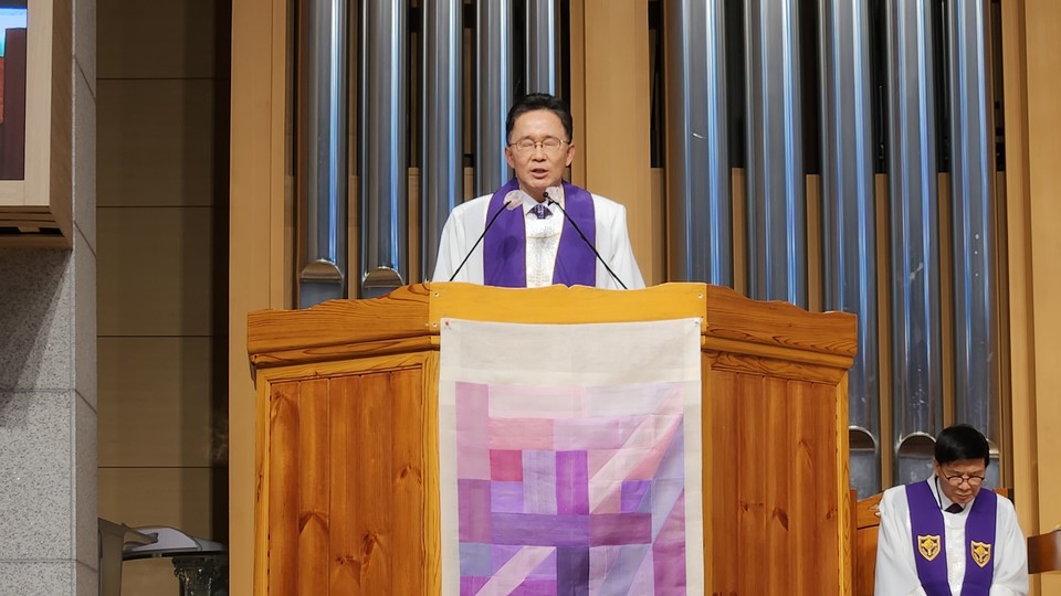 대표기도를 맡은 허성영 목사(행정총무, 한길교회)