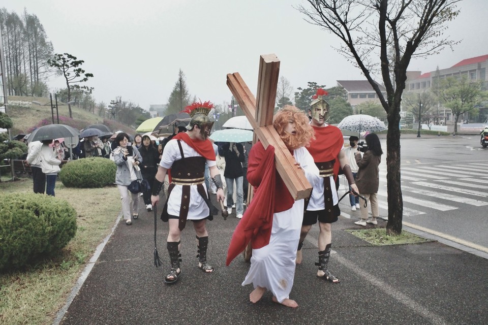 목원대학교 신학대학 학생회가 재현한 비아돌로사