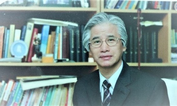 청산 김진두목사, 감신대졸업, 잉글랜드 브리스톨대학교 철학박사, 감신대총장, 감신대석좌교수, 웨슬리목회연구원 원장. 저서로는 , 등 다수.