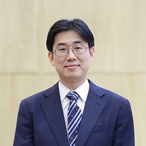 김민석 박사, 감신대학교와 동대학원졸업, 게렛복음주의신학교 PH.D, 헨리아펜젤러대학교 교수, 배화여자대학교 외래교수, 전 감신대학교 겸임교수