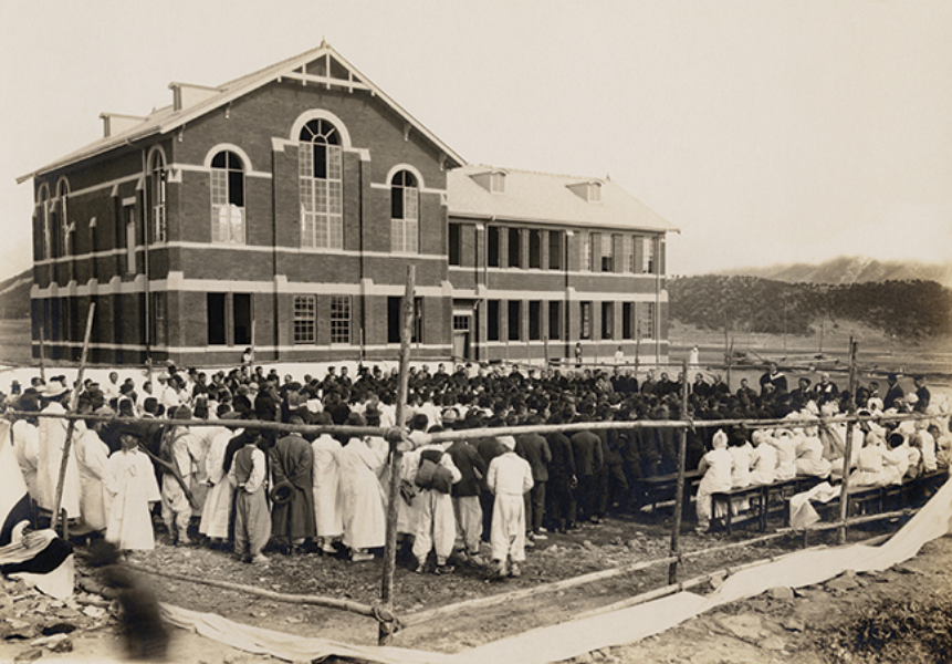 창신학교 상량식 장면