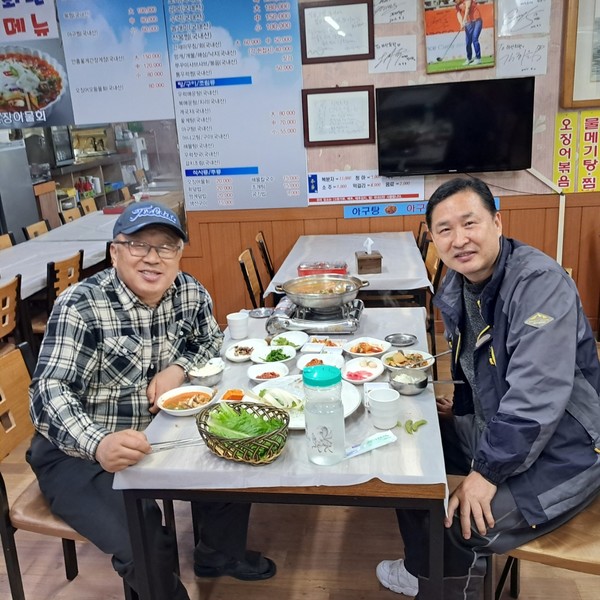 이광우목사와 친구 이광희, 위 영상은 친구가 해변가에서 핸폰으로 찍었습니다.