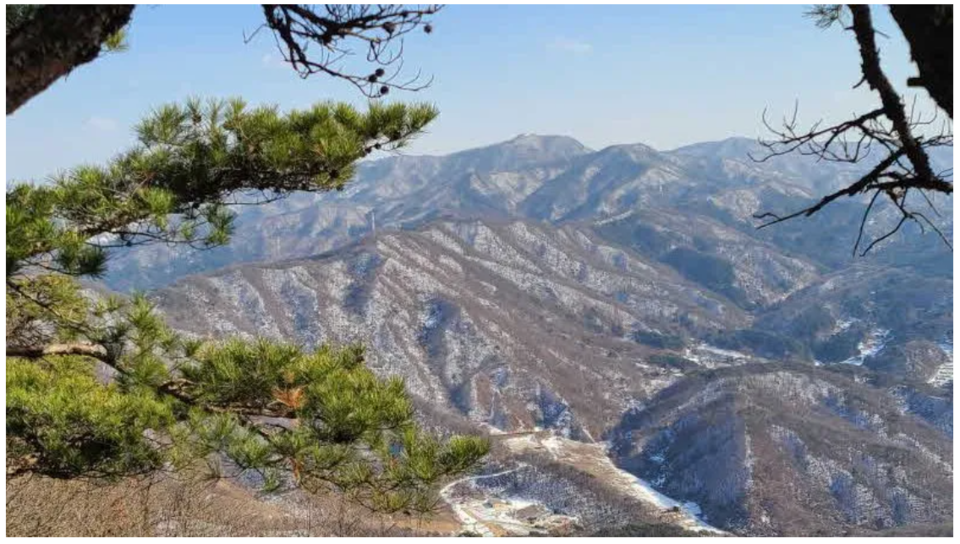 〆백운대능선에서 바라 본 동쪽전경 (사진 정일진)