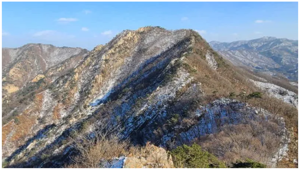 〆의상대에서 바라본 소요산 능선 (사진 정일진)