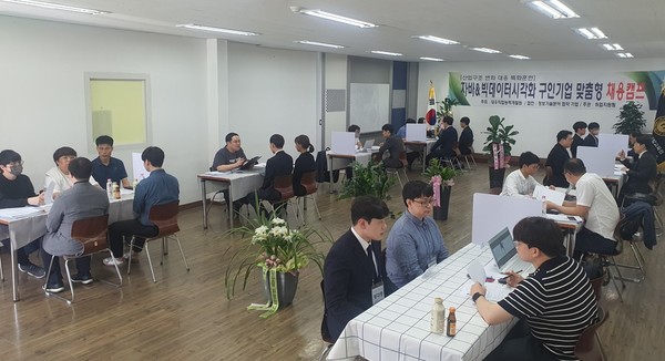 참여 업체 대표 및 인사 담당자 현장 면접관