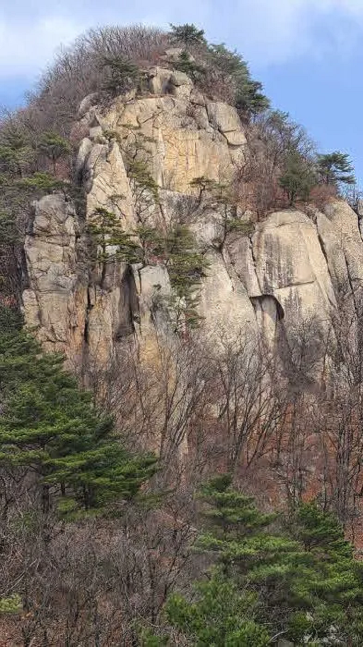 〆하산길의 만경대(조성연)