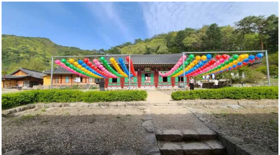 〆연등이 가득한 수타사 (사진 조성연)