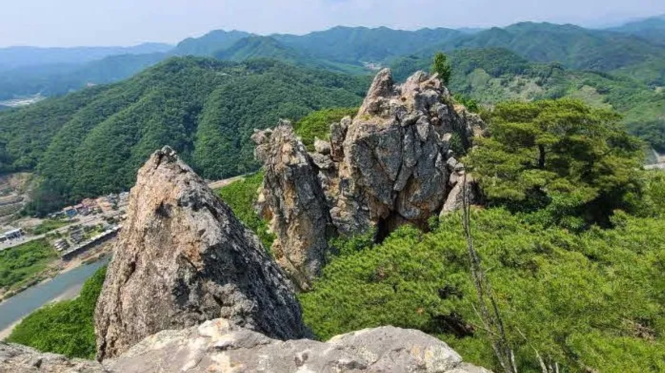 〆팔봉산 제3봉 전경 (사진 조성연)
