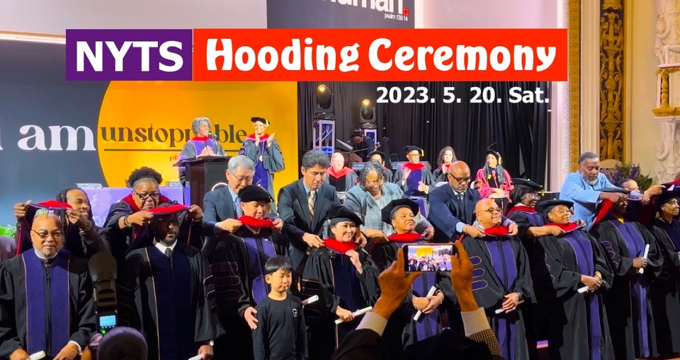 ▴Hooding Ceremony