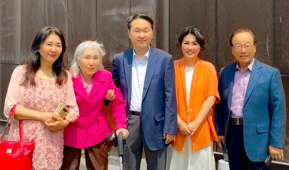 ▴(좌)언니(김은경 권사. 퀸즈 YWCA E.D.), (우) 김남수 목사(프라미스 교회 원로 목사)