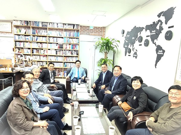 장소_용인비전교회당회실(신용수목사)