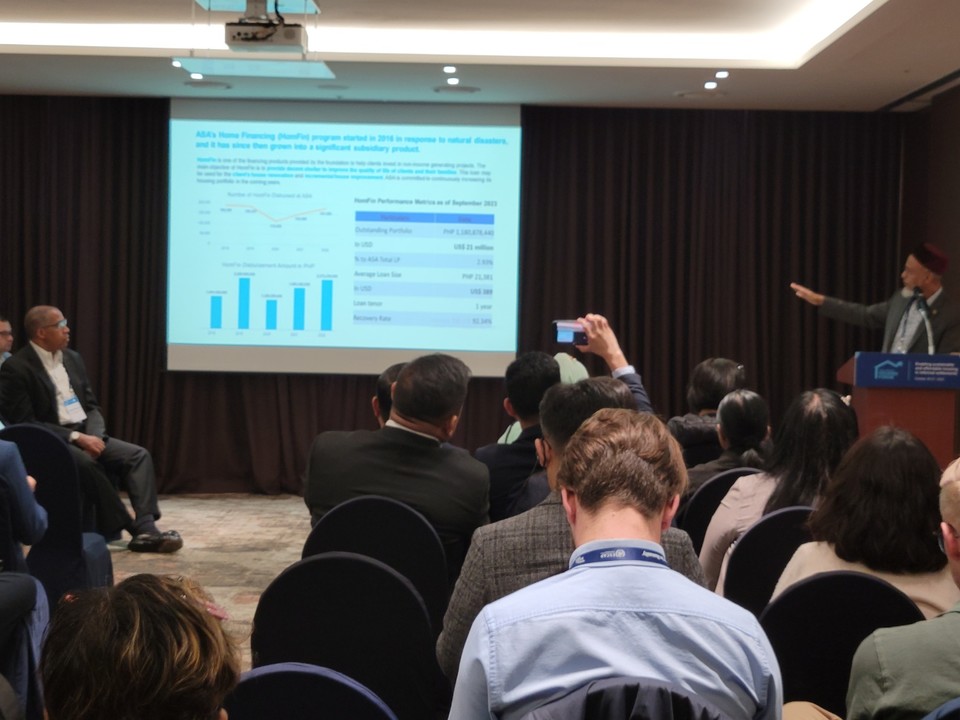 첫날 진행된 4개의 주제별 트랙에 참가한 관계자들 