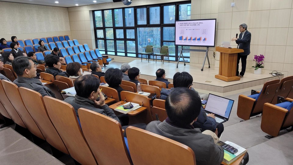 지용근 대표는 선교적교회, 거버넌스 교회, 소그룹 중심 교회, 3040세대를 끌어안는 교회를 주문했다.