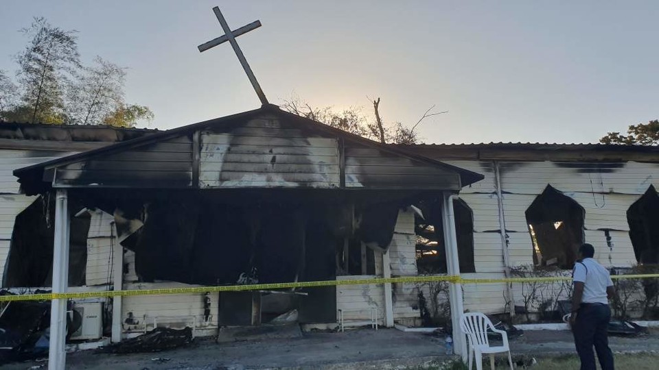 지난 21일, 피지 난디한인교회가 화재로 전소됐다.