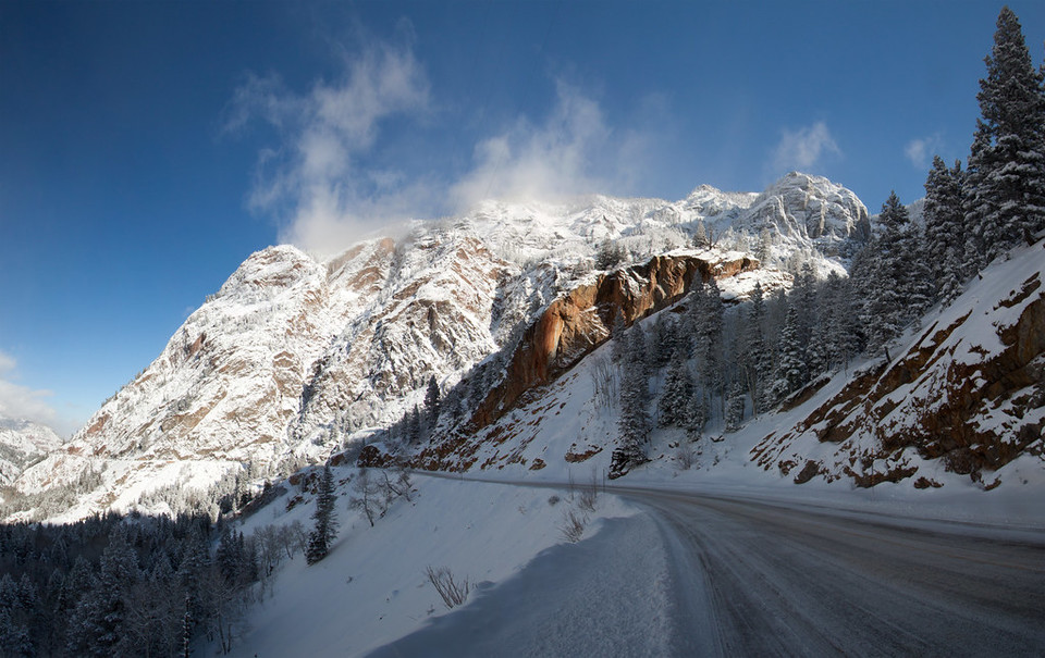 이미지 출처 : Flickr. Snow Covered Mountains Along Colorado's "Million Dollar Highway," US Route 550.
