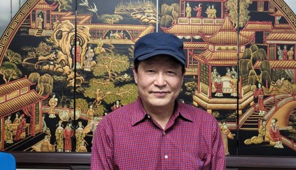 한명철 목사는 미국 캘리포니아주 은혜와 평강교회를 담임하며 30권의 저술과 글쓰기를 통해 기도와 복음 사역에 애쓰는 목회자이다