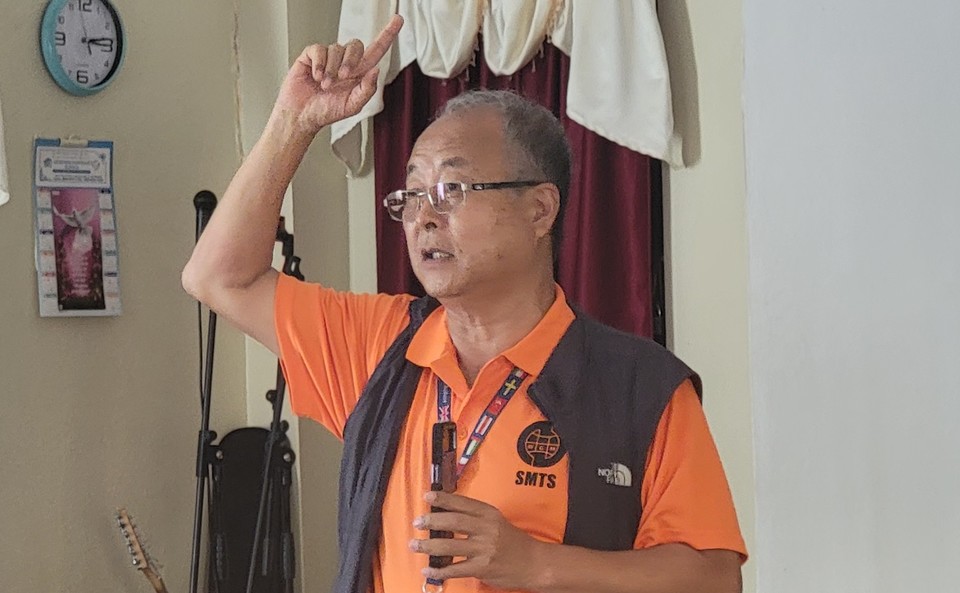 김현철 선교사( 월드 그레이스 선교센타 설립자, 전 삼미그룹 2대 회장, 아내 이은혜 선교사)