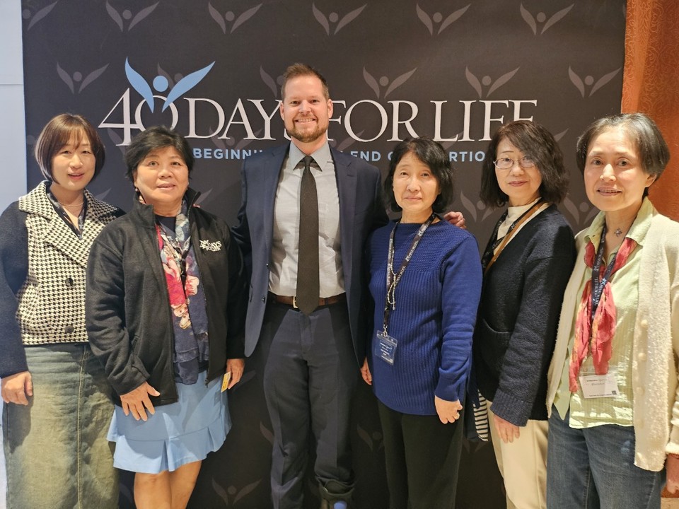 (왼쪽부터) 한국의 서윤화 목사, 대만의 리더 슈미엔, 숀 커니(CEO), 일본의 사쿠라 상 외 2명