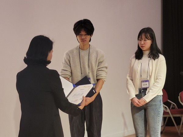 육호진, 김나윤 학생