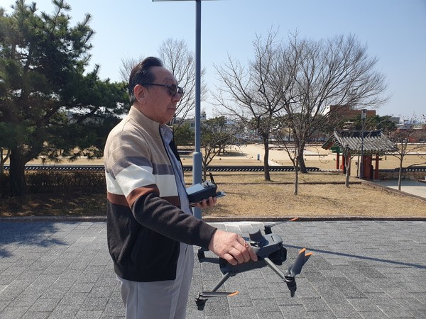 금번 인터뷰 중,유적지 촬영에 임한 서정헌 교수