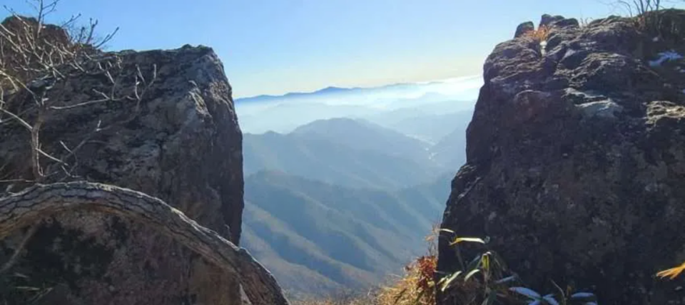 삼장봉 근처에서 바라본 동쪽 전경(사진 조성연)