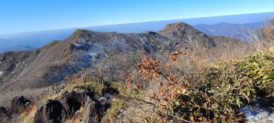 삼장봉에서 바라본 운장대와 칠성봉(사전 조성연)