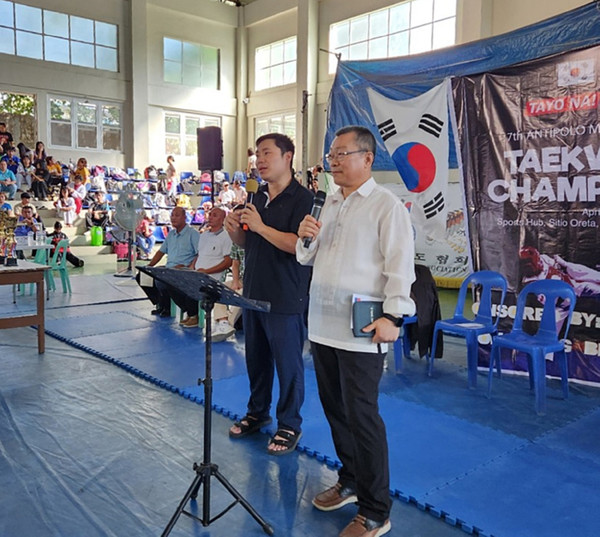 순복음 신나는교회 담임 이후관 목사가 말씀을 전하고 있다./사진제공=오준섭 선교사