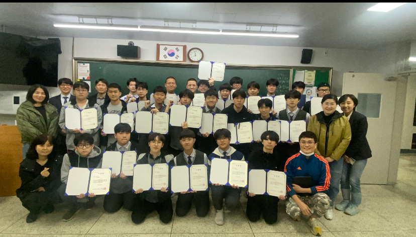 신성고 수료 기념 단체 사진