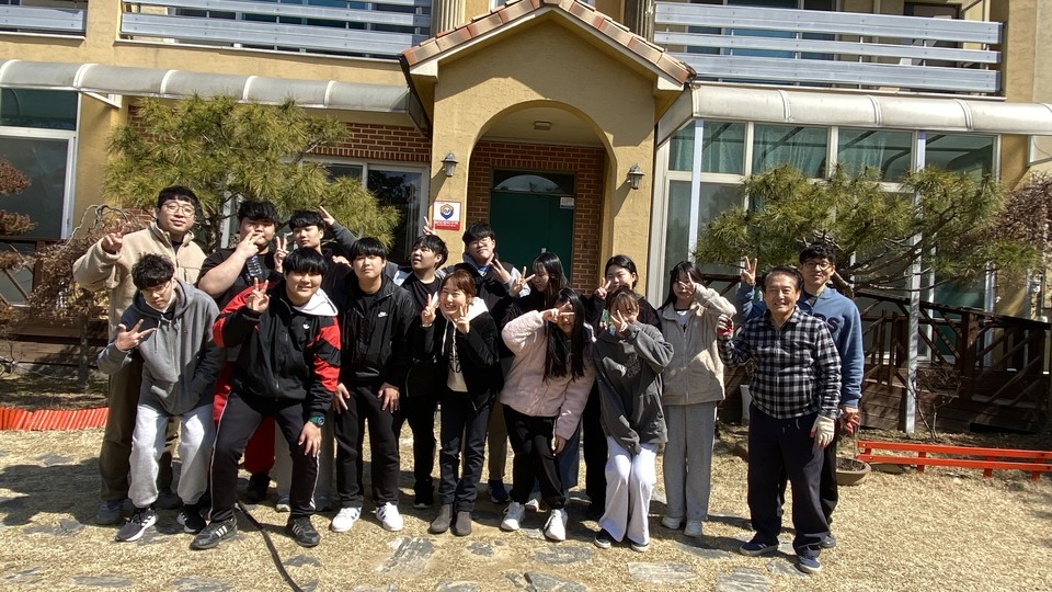 두레 자연고 봉사 활동 모습