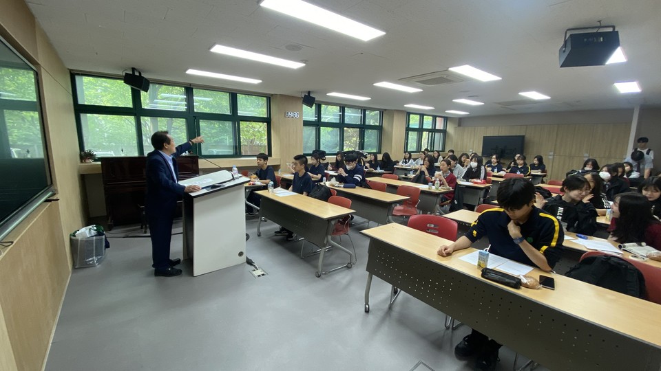 열띤 수강 분위기의 백영고