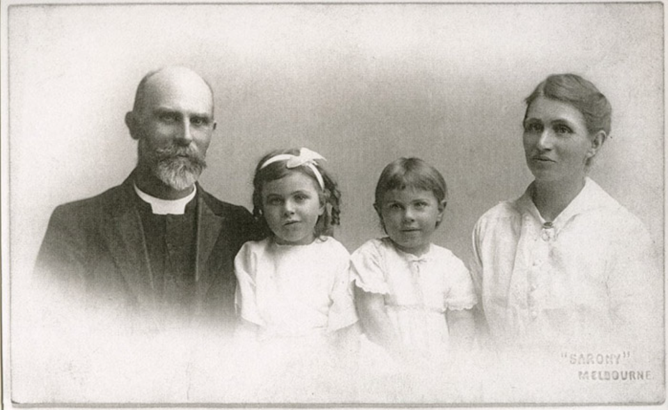 왼쪽부터 제임스 매켄지 선교사, 큰 딸 매혜란, 막내 매혜영, 부인 매리 켈리.