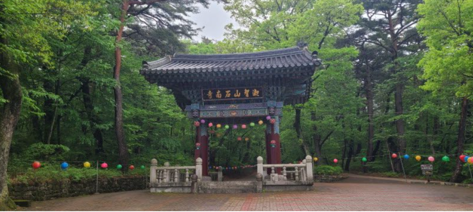 석남사 일주문(사진 조성연)