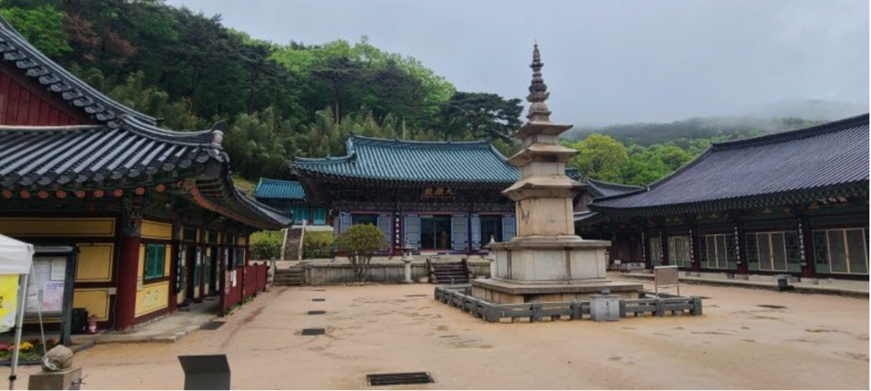 석남사 경내(사진 조성연)