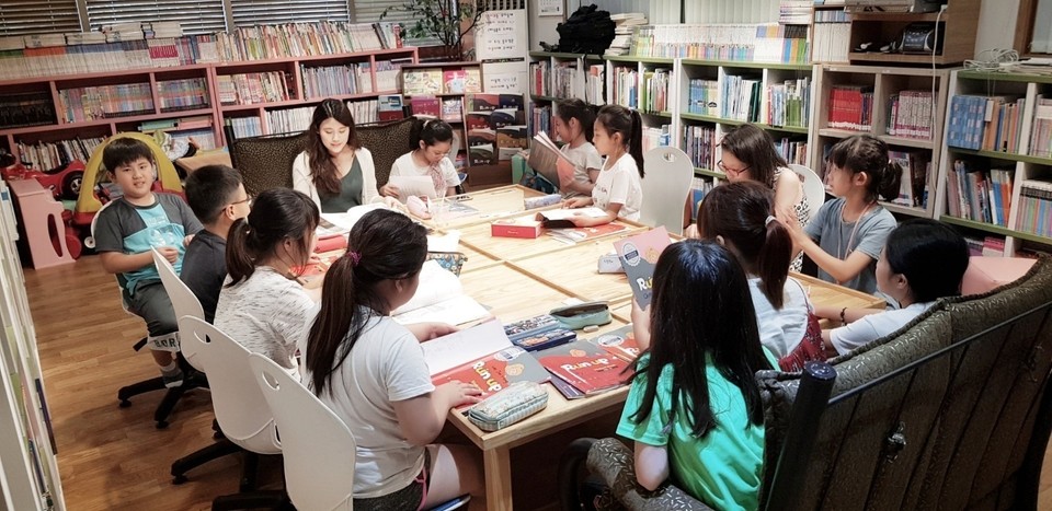 교회가 성인과 아이들의 다양한 교육 체험장이 되었다