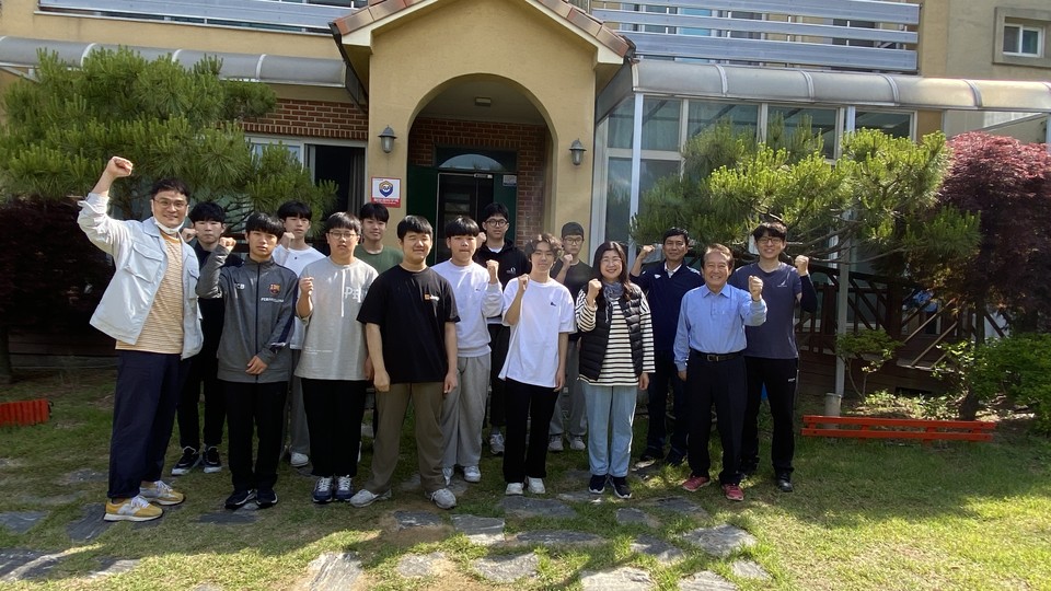 신성고 학생들의 로뎀나무 호스피스 쉼터 봉사 활동