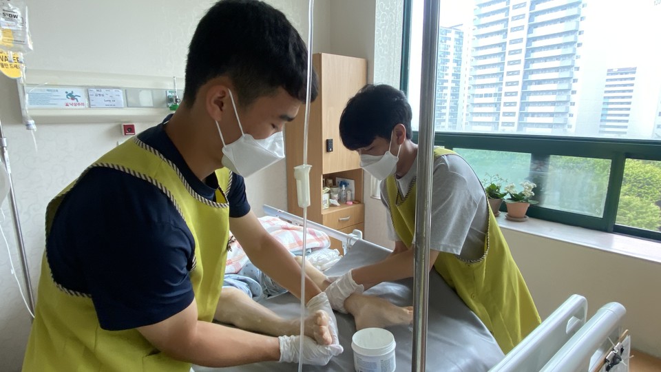 신성고 학생들의 키클럽 활동 모습